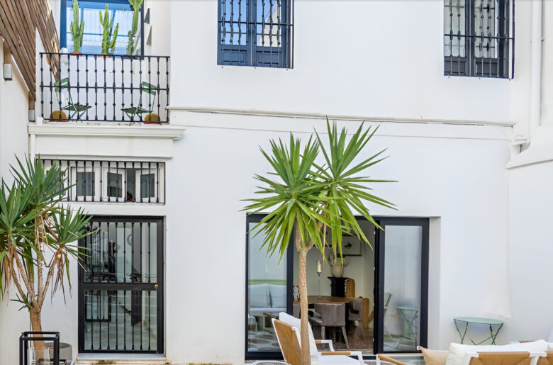 Luxurious Moroccan-Style Villa with Panoramic City Views - Seville, Spain