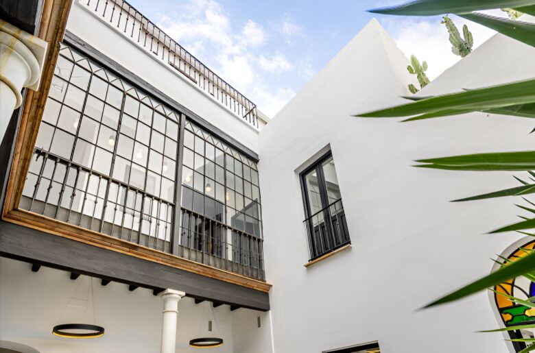 Luxurious Moroccan-Style Villa with Panoramic City Views - Seville, Spain