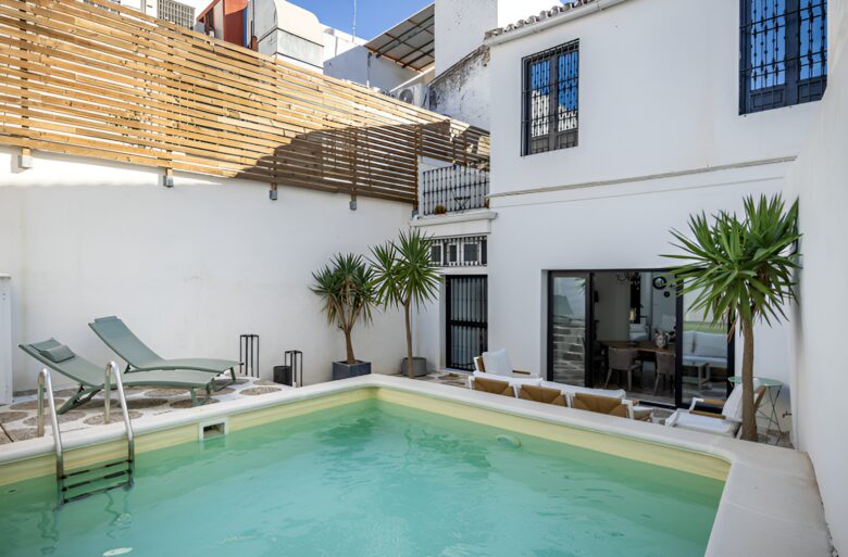 Luxurious Moroccan-Style Villa with Panoramic City Views - Seville, Spain