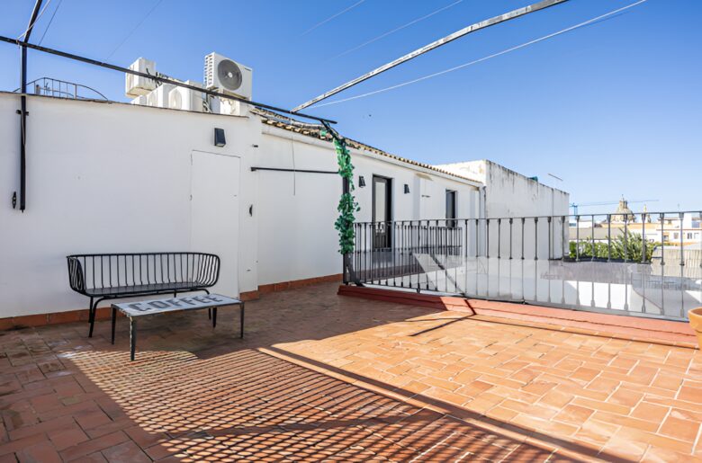 Luxurious Moroccan-Style Villa with Panoramic City Views - Seville, Spain