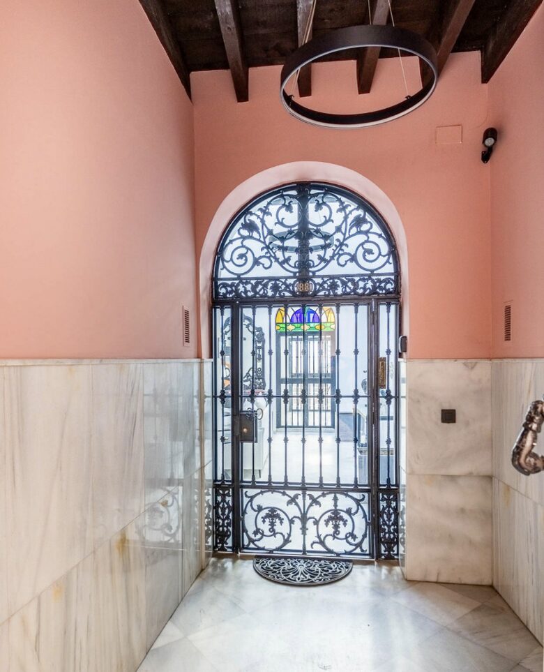 Luxurious Moroccan-Style Villa with Panoramic City Views - Seville, Spain