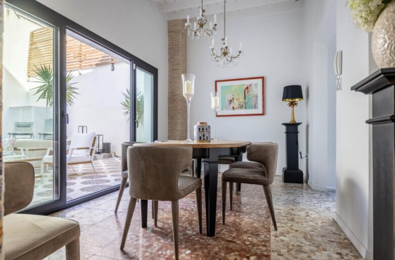 Luxurious Moroccan-Style Villa with Panoramic City Views - Seville, Spain