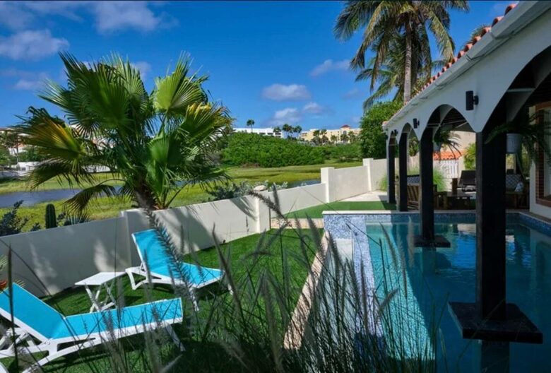 Villa Saliña: A Serene Luxury Retreat with Lake Views in Noord - Noord, Aruba