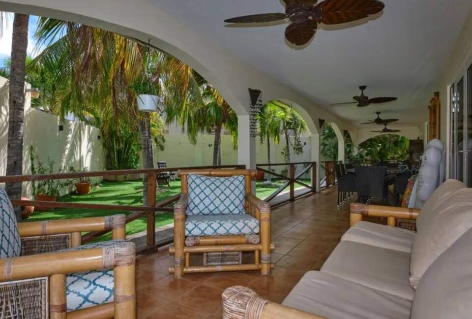 Villa Saliña: A Serene Luxury Retreat with Lake Views in Noord - Noord, Aruba