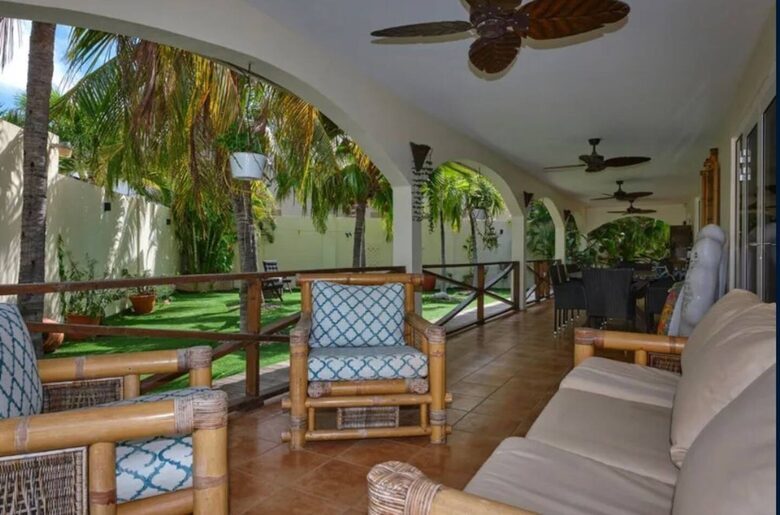 Villa Saliña: A Serene Luxury Retreat with Lake Views in Noord - Noord, Aruba