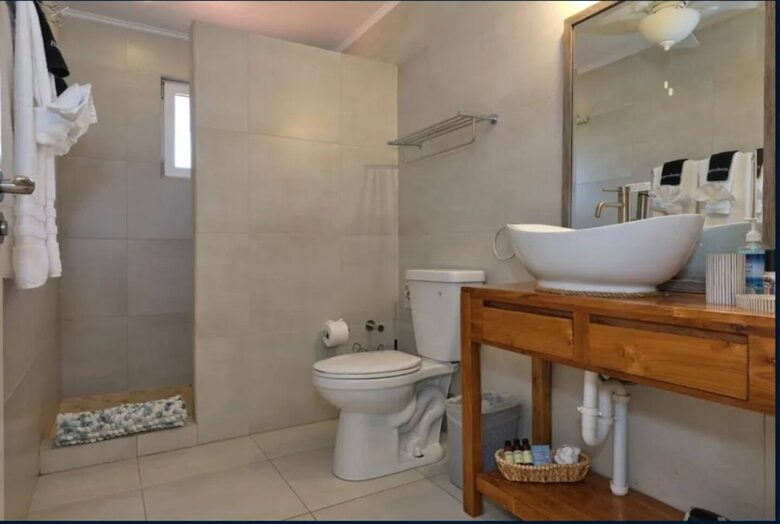 Villa Saliña: A Serene Luxury Retreat with Lake Views in Noord - Noord, Aruba