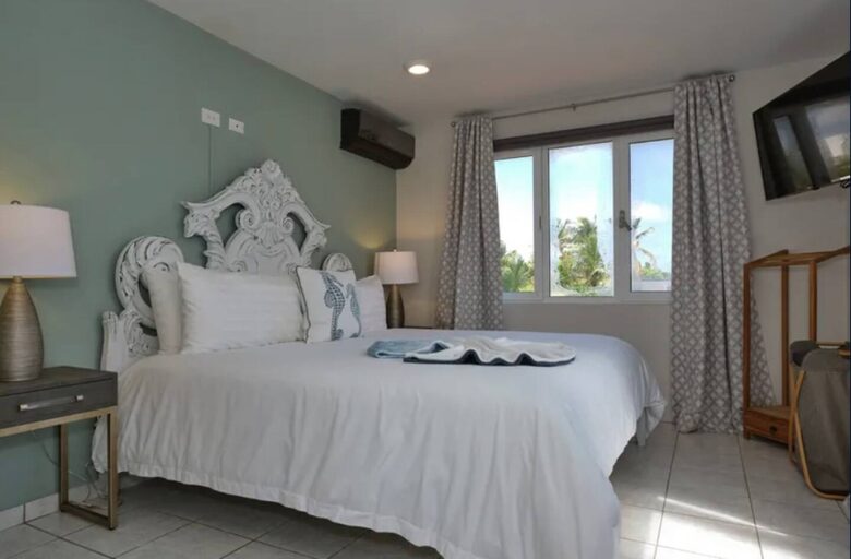 Villa Saliña: A Serene Luxury Retreat with Lake Views in Noord - Noord, Aruba