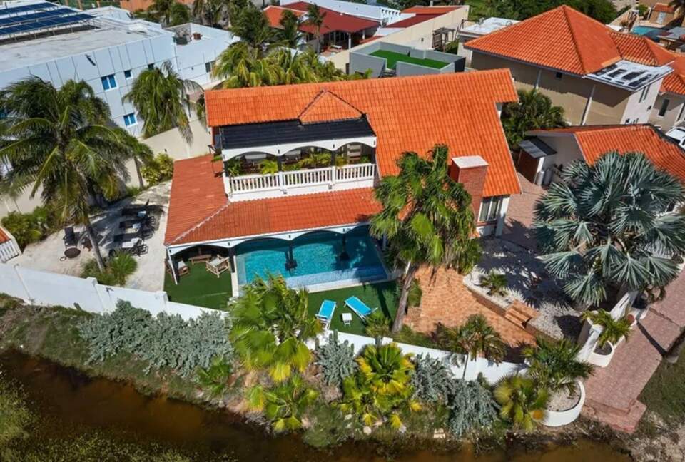 Villa Saliña: A Serene Luxury Retreat with Lake Views in Noord - Noord, Aruba