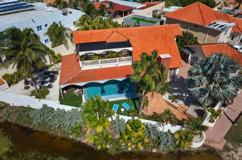 Villa Saliña: A Serene Luxury Retreat with Lake Views in Noord - Noord, Aruba