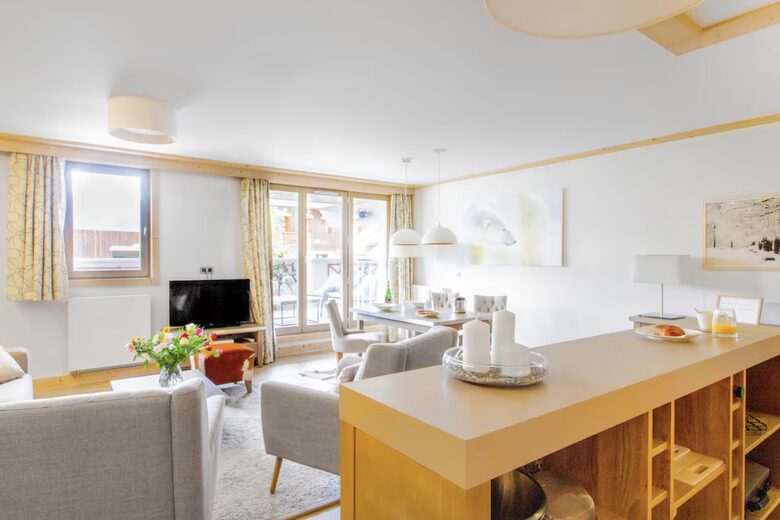 Elegant Alpine Retreat in Courchevel 1550 - Courchevel, France