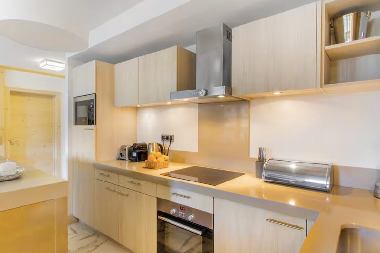 Elegant Alpine Retreat in Courchevel 1550 - Courchevel, France