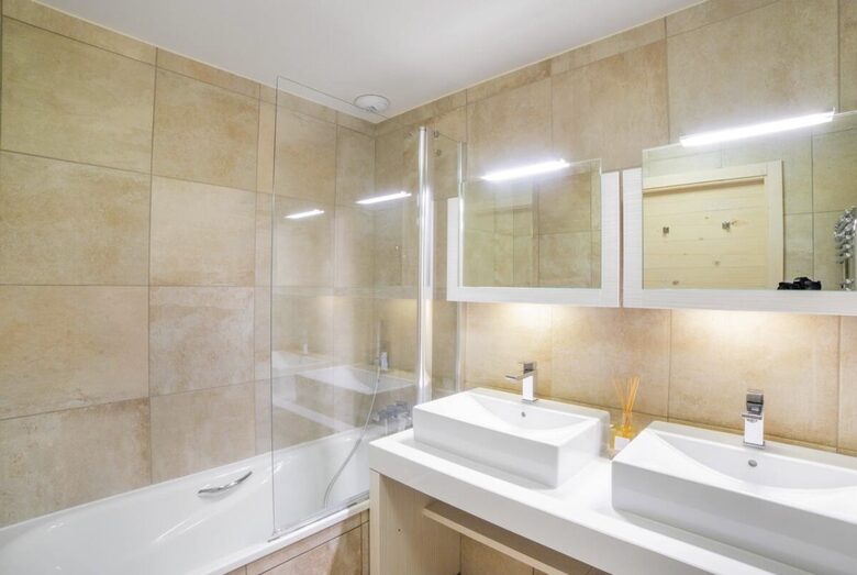 Elegant Alpine Retreat in Courchevel 1550 - Courchevel, France