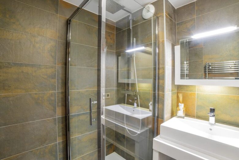 Elegant Alpine Retreat in Courchevel 1550 - Courchevel, France