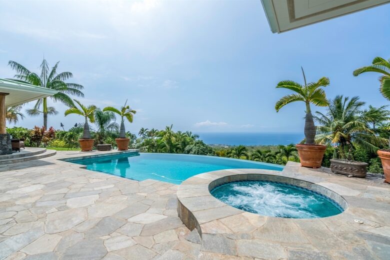 Serene Hawaiian Estate Above the Sea - Kailua Kona, Hawaii