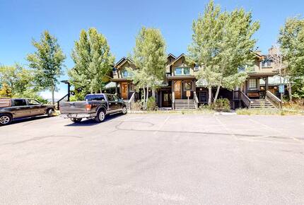 Inviting Colorado Condo Steps from the Slopes - Granby, Colorado