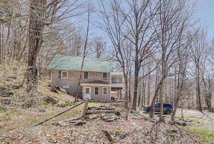 Charming Vermont Escape with Scenic Views - Cambridge, Vermont