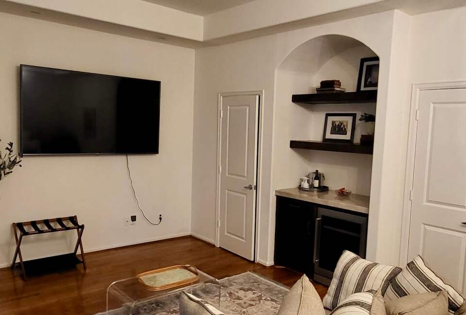 Elegant Family Escape in Houston’s Camp Logan - Houston, Texas