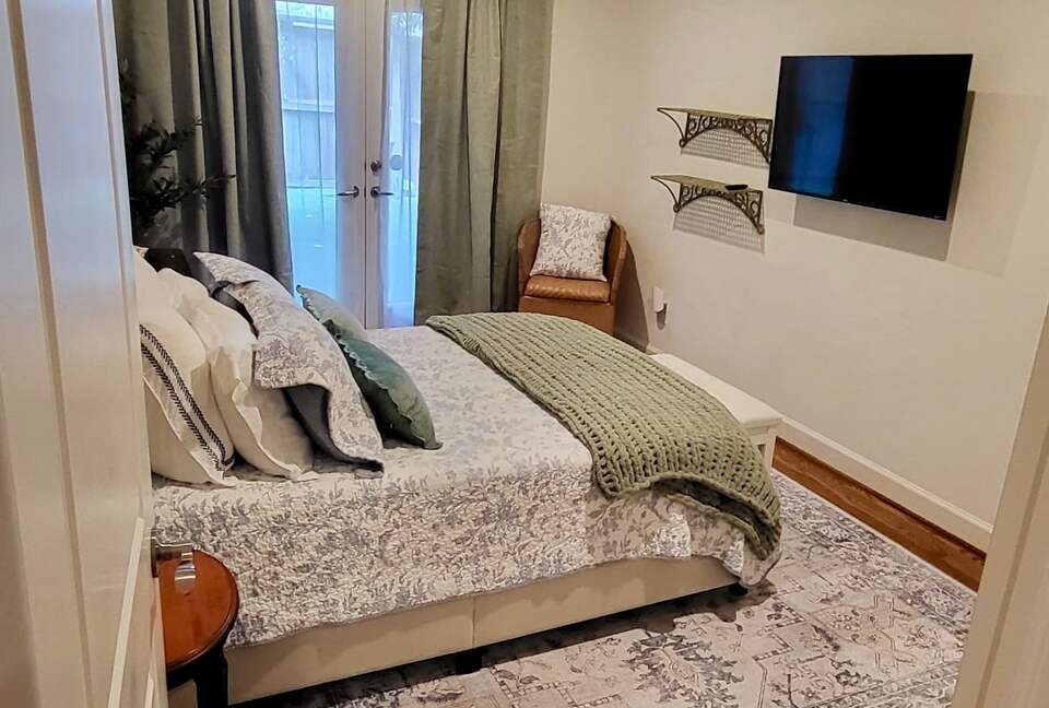 Elegant Family Escape in Houston’s Camp Logan - Houston, Texas