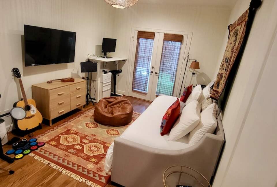 Elegant Family Escape in Houston’s Camp Logan - Houston, Texas