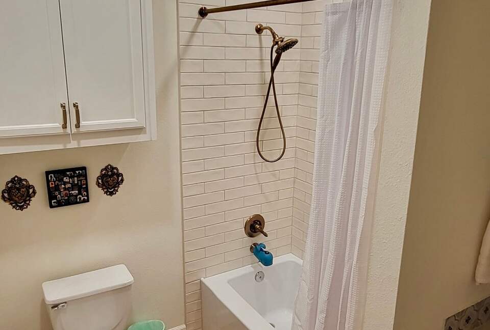 Elegant Family Escape in Houston’s Camp Logan - Houston, Texas