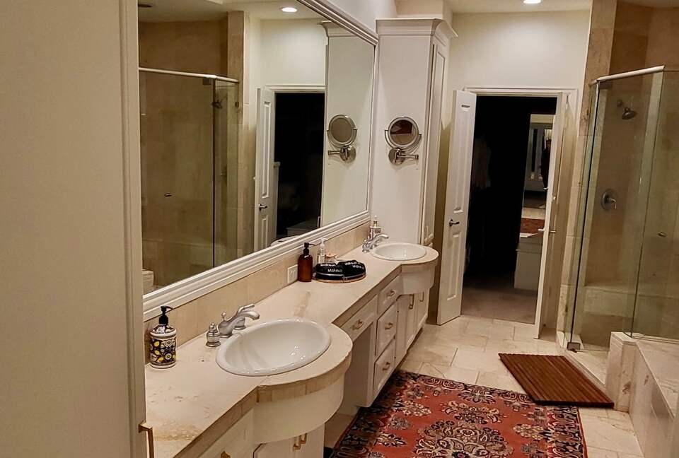 Elegant Family Escape in Houston’s Camp Logan - Houston, Texas