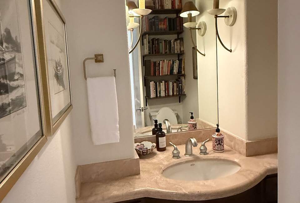 Elegant Family Escape in Houston’s Camp Logan - Houston, Texas