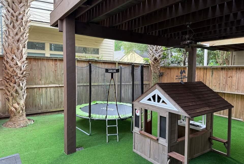 Elegant Family Escape in Houston’s Camp Logan - Houston, Texas