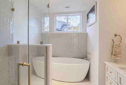 Aquinnah's Hidden Hilltop Haven - Aquinnah, Massachusetts