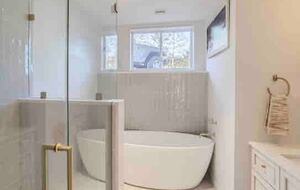 Aquinnah's Hidden Hilltop Haven - Aquinnah, Massachusetts