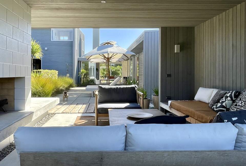 Architect-Designed Oasis Steps from Omaha Beach - Omaha, New Zealand