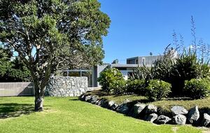 Architect-Designed Oasis Steps from Omaha Beach - Omaha, New Zealand