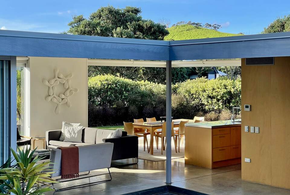 Architect-Designed Oasis Steps from Omaha Beach - Omaha, New Zealand