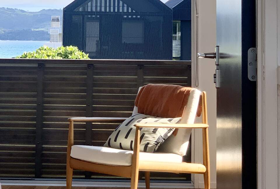 Architect-Designed Oasis Steps from Omaha Beach - Omaha, New Zealand