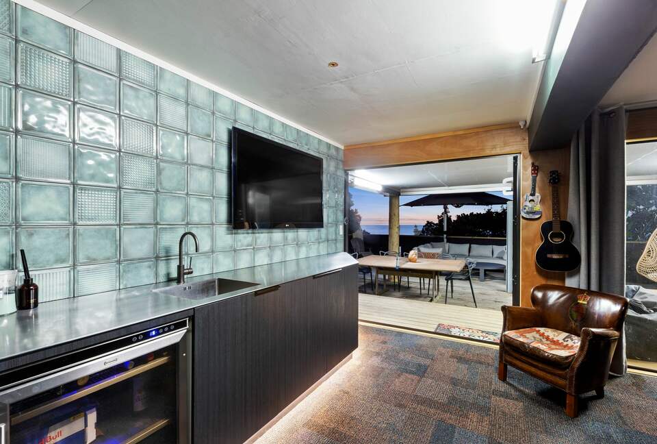 Modernist Gem with Ocean Views and Private Beach Access - Ōakura, New Zealand