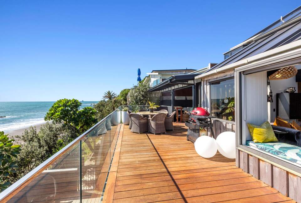 Modernist Gem with Ocean Views and Private Beach Access - Ōakura, New Zealand