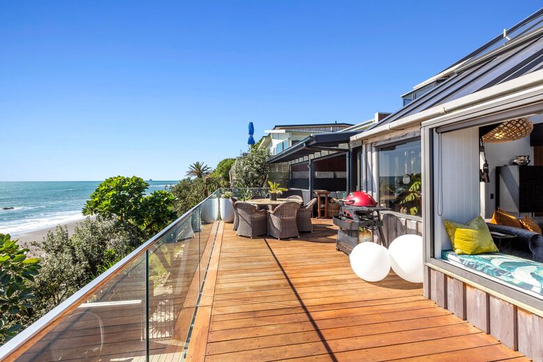 Modernist Gem with Ocean Views and Private Beach Access - Ōakura, New Zealand
