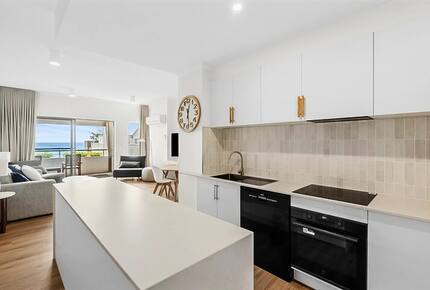 Contemporary Beachfront Living Along the Great Ocean Road - Lorne, Australia