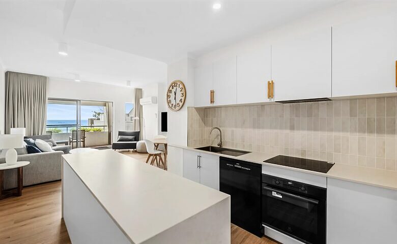 Contemporary Beachfront Living Along the Great Ocean Road - Lorne, Australia