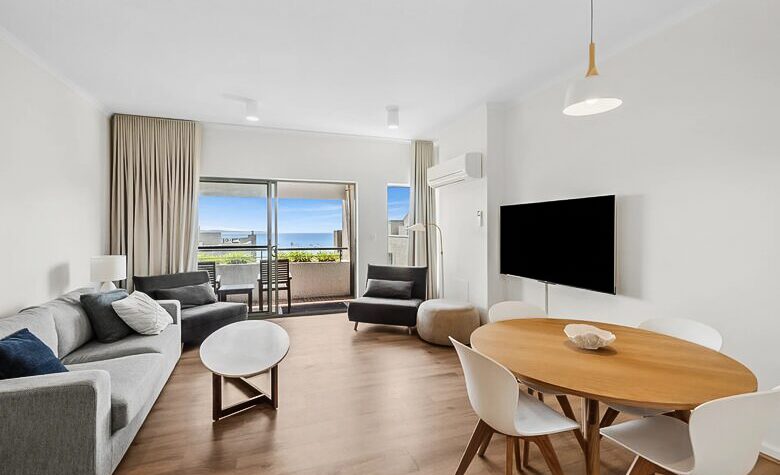 Contemporary Beachfront Living Along the Great Ocean Road - Lorne, Australia