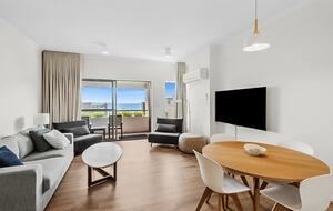 Contemporary Beachfront Living Along the Great Ocean Road - Lorne, Australia