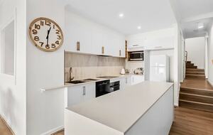 Contemporary Beachfront Living Along the Great Ocean Road - Lorne, Australia