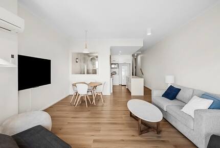 Contemporary Beachfront Living Along the Great Ocean Road - Lorne, Australia