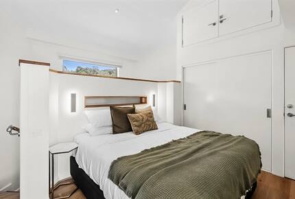 Contemporary Beachfront Living Along the Great Ocean Road - Lorne, Australia