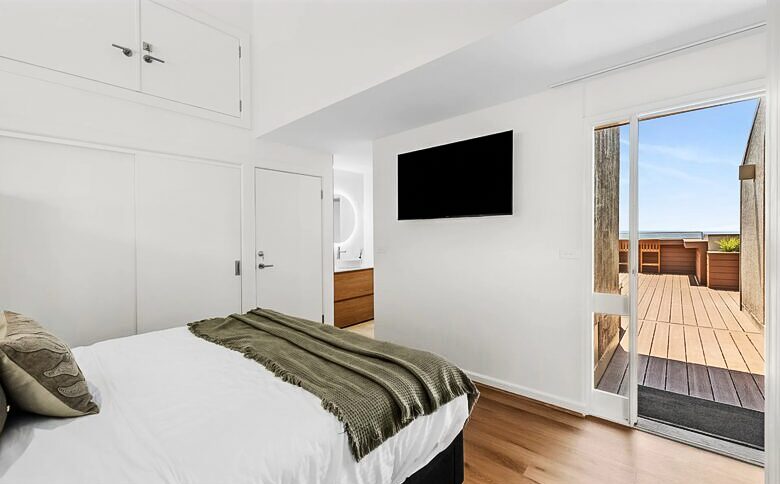 Contemporary Beachfront Living Along the Great Ocean Road - Lorne, Australia