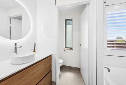 Contemporary Beachfront Living Along the Great Ocean Road - Lorne, Australia