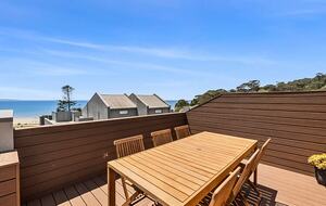 Contemporary Beachfront Living Along the Great Ocean Road - Lorne, Australia