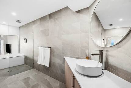 Contemporary Beachfront Living Along the Great Ocean Road - Lorne, Australia