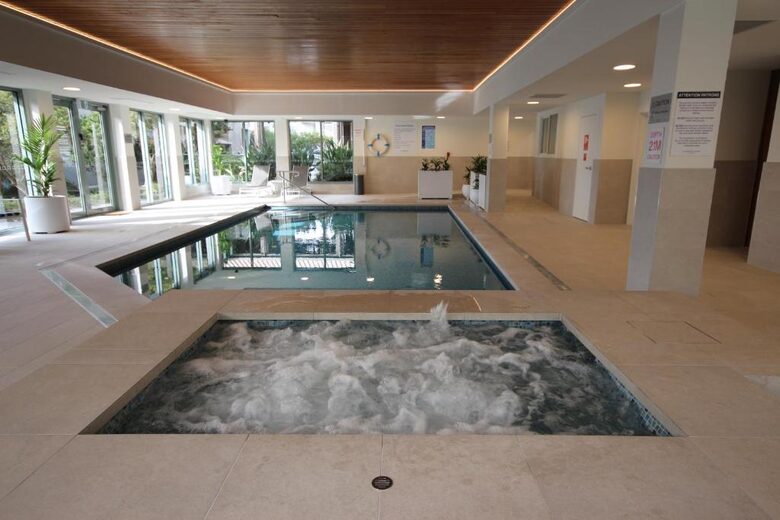 Contemporary Beachfront Living Along the Great Ocean Road - Lorne, Australia