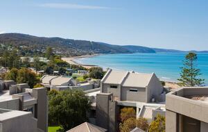Contemporary Beachfront Living Along the Great Ocean Road - Lorne, Australia