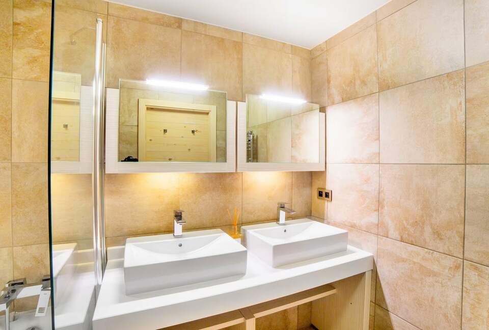 Elegant Alpine Retreat in Courchevel 1550 - Courchevel, France